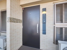 【東京都/稲城市東長沼】プラウドシティ南山 A棟 玄関