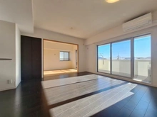 【埼玉県/八潮市大字伊勢野】ブライトップガーデン リビング・ダイニング：左奥和室