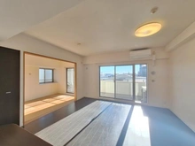 【埼玉県/八潮市大字伊勢野】ブライトップガーデン リビング・ダイニング：左奥和室