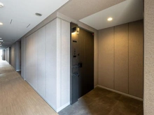 【東京都/目黒区大岡山】プラウド都立大学 共用部：住戸前ポーチ