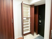 【神奈川県/横浜市神奈川区三ツ沢西町】日神デュオステージ三ツ沢公園 玄関：シューズクローゼット