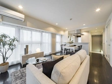 【東京都/渋谷区恵比寿南】オーベル代官山DE リビング・ダイニング：※リビングと洋室間の引戸は引き渡しまでに売主にて設置予定