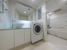 【東京都/渋谷区恵比寿南】オーベル代官山DE 洗面室：※家具・調度品は販売価格に含まれておりません