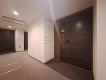 【東京都/目黒区上目黒】ザ・パークハウス諏訪山 玄関：共用部分側