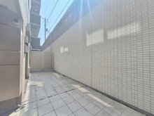 【東京都/目黒区上目黒】ザ・パークハウス諏訪山 テラス：専有使用権テラス、約42m2