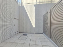 【東京都/目黒区上目黒】ザ・パークハウス諏訪山 テラス：専有使用権テラス、約42m2