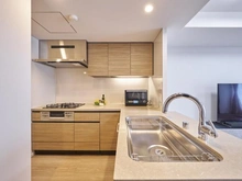 【東京都/目黒区大岡山】プラウド都立大学 キッチン：※家具・調度品等は販売価格に含まれておりません。