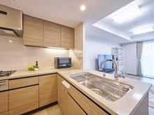 【東京都/目黒区大岡山】プラウド都立大学 キッチン：※家具・調度品等は販売価格に含まれておりません。