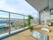 【東京都/目黒区大岡山】プラウド都立大学 バルコニー：※家具・調度品等は販売価格に含まれておりません。