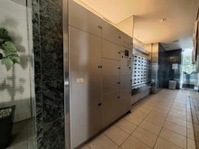 【東京都/世田谷区千歳台】パークハウスフォレストリエ 宅配BOX・メールBOX：手前宅配BOX、奥メールBOX