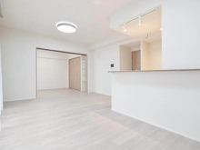 【神奈川県/川崎市麻生区百合丘】フェアロージュ新百合ヶ丘アーク・ステージ LDK：約14.5帖
床暖房付き