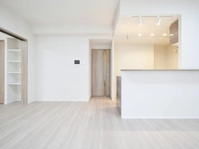 【神奈川県/川崎市麻生区百合丘】フェアロージュ新百合ヶ丘アーク・ステージ LDK：約14.5帖
床暖房付き