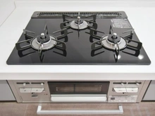 【神奈川県/川崎市麻生区百合丘】フェアロージュ新百合ヶ丘アーク・ステージ キッチン：三口コンロ