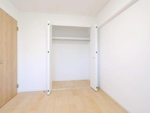 【神奈川県/川崎市多摩区枡形】クリオ向ヶ丘遊園壱番館 洋室：約5.5帖