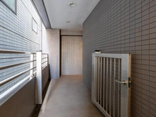 【神奈川県/川崎市多摩区登戸新町】ドメス登戸弐番館 ポーチ