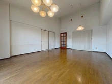 【東京都/多摩市落合】エステート落合 17号棟 リビング・ダイニング：約13帖
※家具調度品は価格に含まれません