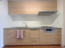 【東京都/多摩市落合】エステート落合 17号棟 キッチン：食洗機付き