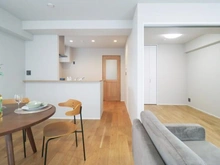 【神奈川県/川崎市多摩区菅稲田堤】第2コーポ清美 LDK：※家具・調度品等は販売価格に含まれておりません
右奥：洋室