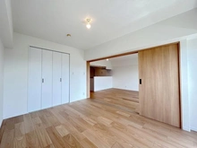 【神奈川県/川崎市麻生区白山】新ゆりグリーンタウン　ポプラ街区 2号棟 洋室：奥：LDK