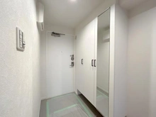 【神奈川県/川崎市麻生区白山】新ゆりグリーンタウン　ポプラ街区 2号棟 玄関