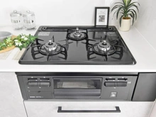 【神奈川県/川崎市多摩区東三田】生田住宅 1号棟 キッチン：三口コンロ