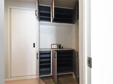 【神奈川県/川崎市多摩区東三田】生田住宅 1号棟 玄関