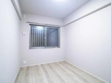 【神奈川県/川崎市多摩区生田】クレストフォルム生田グランヒルズ 洋室：約6.0帖
ウォークインクローゼット付き