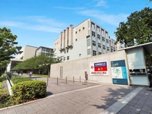 【神奈川県/横浜市港北区箕輪町】プラウドシティ日吉 レジデンスI 慶応義塾大学日吉キャンパス（現地より約860m）