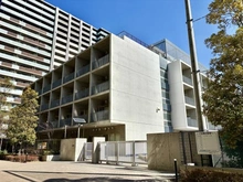 【神奈川県/横浜市港北区箕輪町】プラウドシティ日吉レジデンスII  箕輪小学校（現地より約120m）