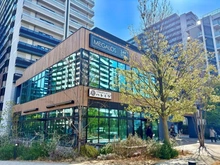 【神奈川県/横浜市港北区箕輪町】プラウドシティ日吉レジデンスII スポーツクラブ　メガロス日吉（現地より約70m）