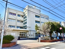 【神奈川県/横浜市港北区箕輪町】プラウドシティ日吉 レジデンスIII 横浜市立日吉台中学校（現地より約800m）