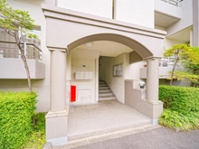 【神奈川県/横浜市港北区日吉本町】サンヴァリエ日吉　 第11号棟 前面道路