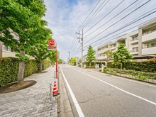 【神奈川県/横浜市港北区日吉本町】サンヴァリエ日吉　 第11号棟 前面道路