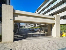 【神奈川県/横浜市港北区箕輪町】プラウド日吉 駐車場：シャッターゲート