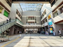 【神奈川県/横浜市港北区箕輪町】プラウドシティ日吉レジデンスI  東急百貨店日吉店（現地より約880m）