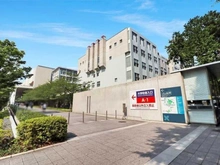 【神奈川県/横浜市港北区箕輪町】プラウドシティ日吉レジデンスIII 慶応義塾大学日吉キャンパス（現地より約940m）