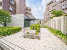 【神奈川県/横浜市港北区箕輪町】シャリエ日吉 アプローチ