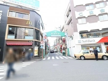 【神奈川県/横浜市港北区箕輪町】プラウドシティ日吉 レジデンスIII 普通部通り（現地より約1,000m）