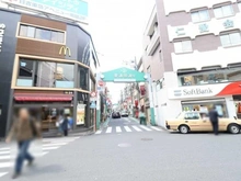 【神奈川県/横浜市港北区箕輪町】プラウドシティ日吉 レジデンスI 普通部通り（現地より約920m）：