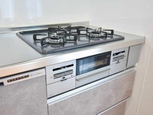 【神奈川県/川崎市高津区蟹ケ谷】ニューウェルテラス第2日吉 キッチン：三口コンロ