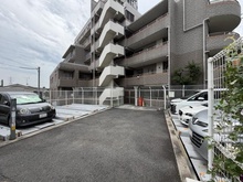 【神奈川県/横浜市港北区菊名】ラ・ベル菊名 駐車場