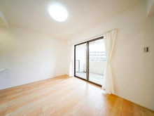 【神奈川県/横浜市港北区篠原町】朝日パリオ新横浜 洋室：リビング横 約6.0帖