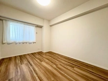 【神奈川県/横浜市港北区大豆戸町】ハイセレサ菊名アクティール 洋室：北側 約6.3帖