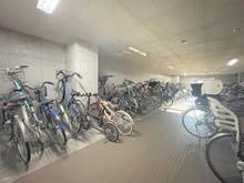 【神奈川県/横浜市港北区新横浜】サンマンションアトレ新横浜駅前公園 駐輪場