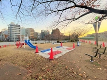 【神奈川県/横浜市港北区新横浜】サンマンションアトレ新横浜駅前公園 新横浜駅前公園（現地より約10m）