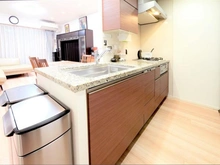 【神奈川県/横浜市港北区大倉山】プラウド大倉山ディアージュ キッチン：夜間撮影