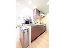 【神奈川県/横浜市港北区大倉山】プラウド大倉山ディアージュ キッチン：夜間撮影