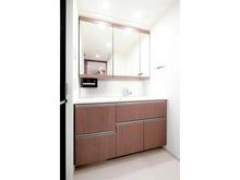 【神奈川県/横浜市港北区大倉山】プラウド大倉山ディアージュ 洗面所：夜間撮影