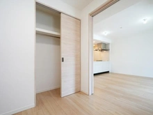 【神奈川県/横浜市港北区新横浜】ミオカステーロ新横浜IV 収納：洋室4帖内