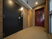 【神奈川県/横浜市港北区新横浜】ミオカステーロ新横浜IV 共用部：玄関前